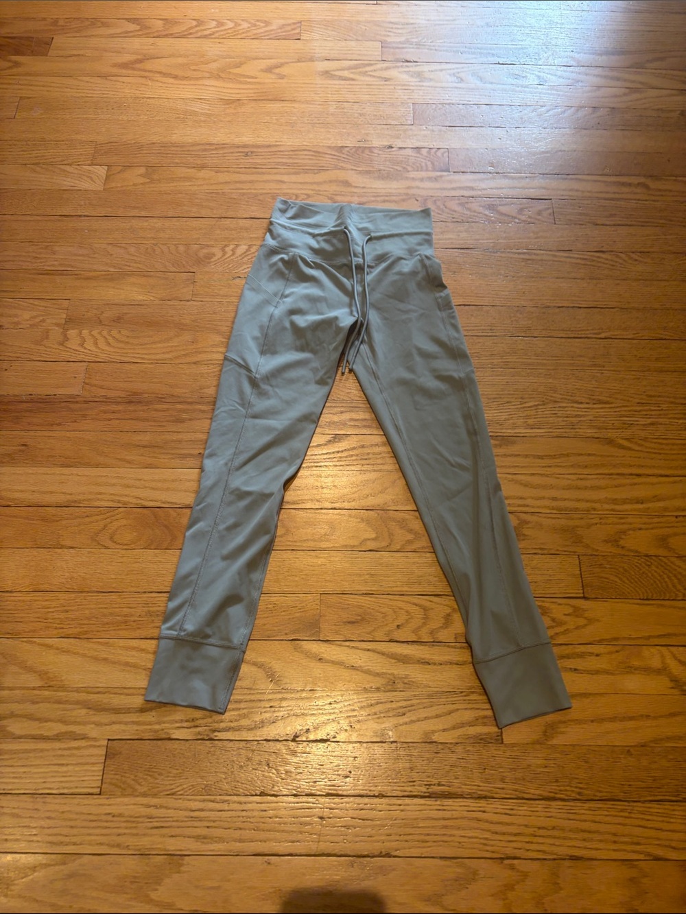 Vuori Daily Pocket High Rise Leggings Size XS in Sage Green